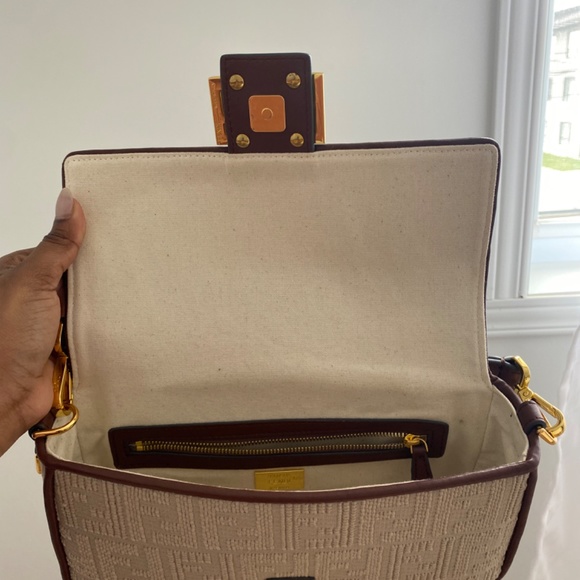 Canvas embroidered Fendi baguette bag - Picture 5 of 8